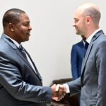 Le président centrafricain Faustin-Archange Touadéra et le ministre français des affaires étrangères Jean-Noël Barrot