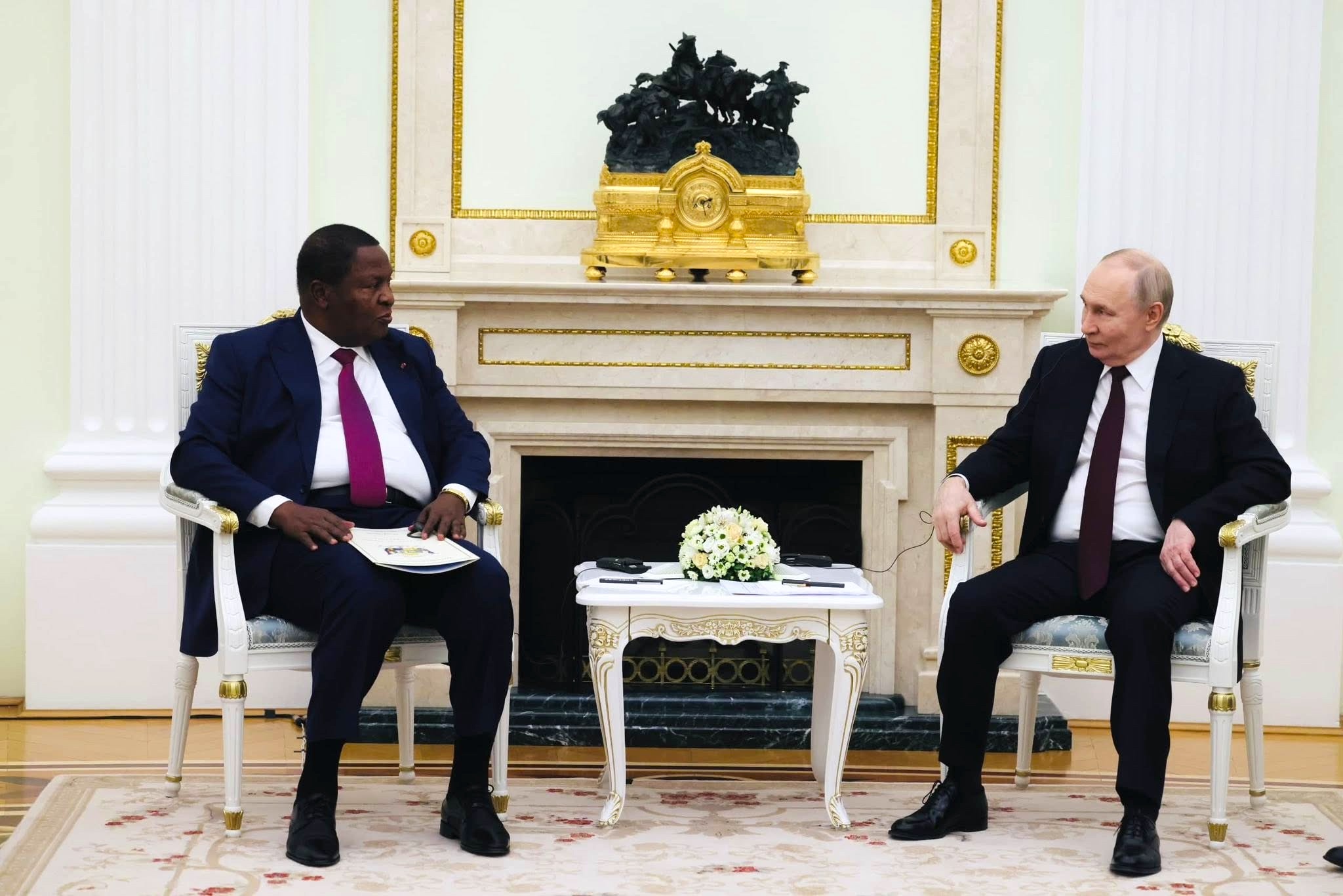 Les présidents Faustin Archange Touadéra et Vladimir Poutine en discutions à Moscou