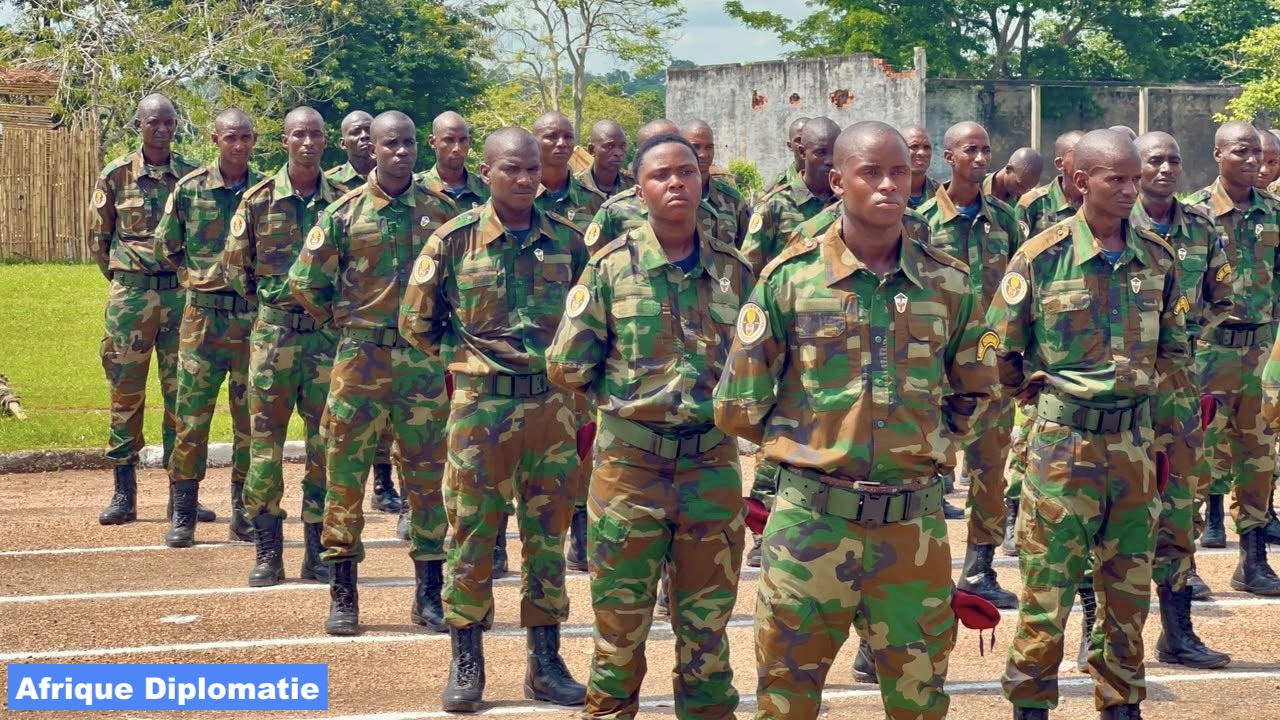 Des éléments des forces armées centrafricaines en fin de formation à Berengo