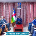Le chef du gouvernement centrafricain avec la délégation de la Banque mondiale