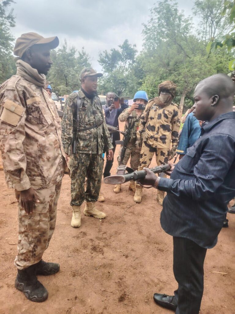 WhatsApp-Image-2026-06-23-at-17.20.45-768x1024 104 rebelles du MPC désarmés à Kouki dans le cadre du programme DDR en Centrafrique