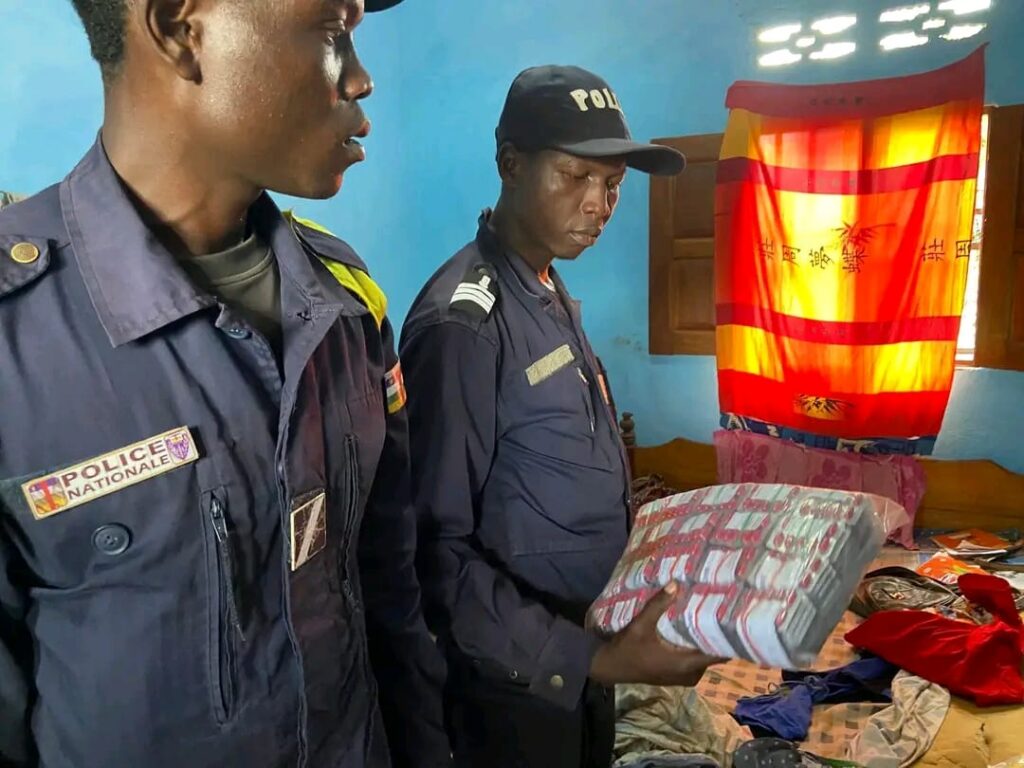WhatsApp-Image-2026-07-25-at-13.56.01-1-1024x768 Traffic de stupéfiants en Centrafrique: un infirmier interpellé lors d’une opération conjointe de la police et des alliés russes