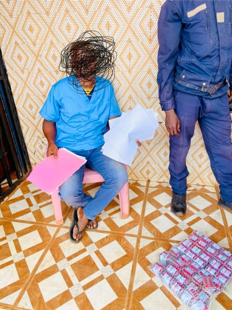 WhatsApp-Image-2026-07-25-at-13.56.02-768x1024 Traffic de stupéfiants en Centrafrique: un infirmier interpellé lors d’une opération conjointe de la police et des alliés russes