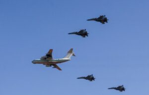 Quatre chasseurs Sukhoï Su-30 déployés par l'Algérie à Niamey