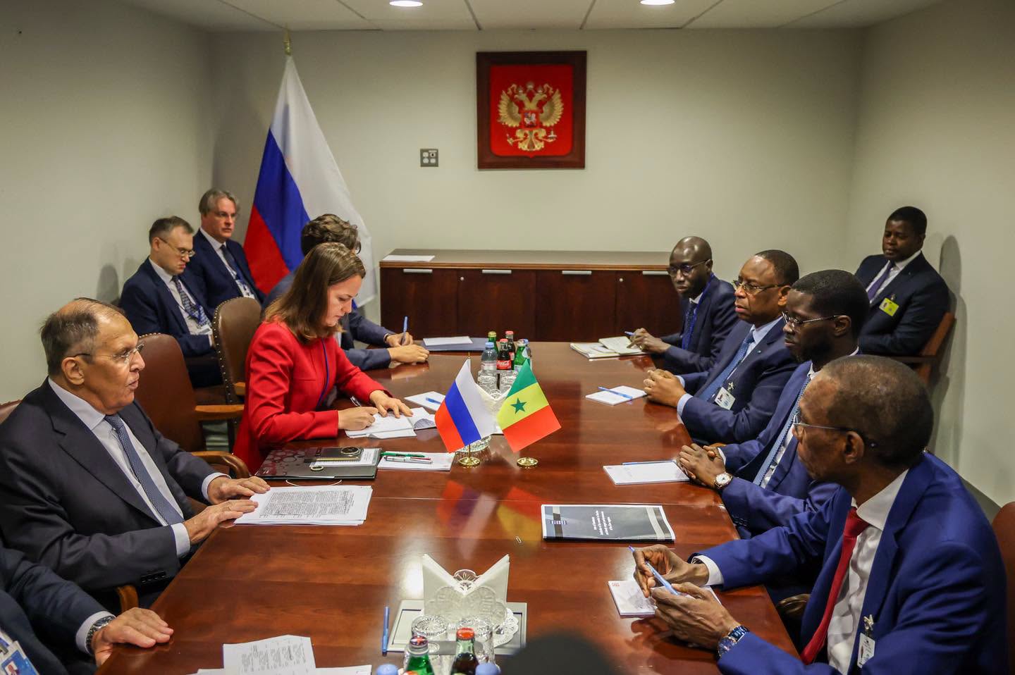 La délégation présidentielle sénégalaise avec le ministre russe des affaires étrangères
