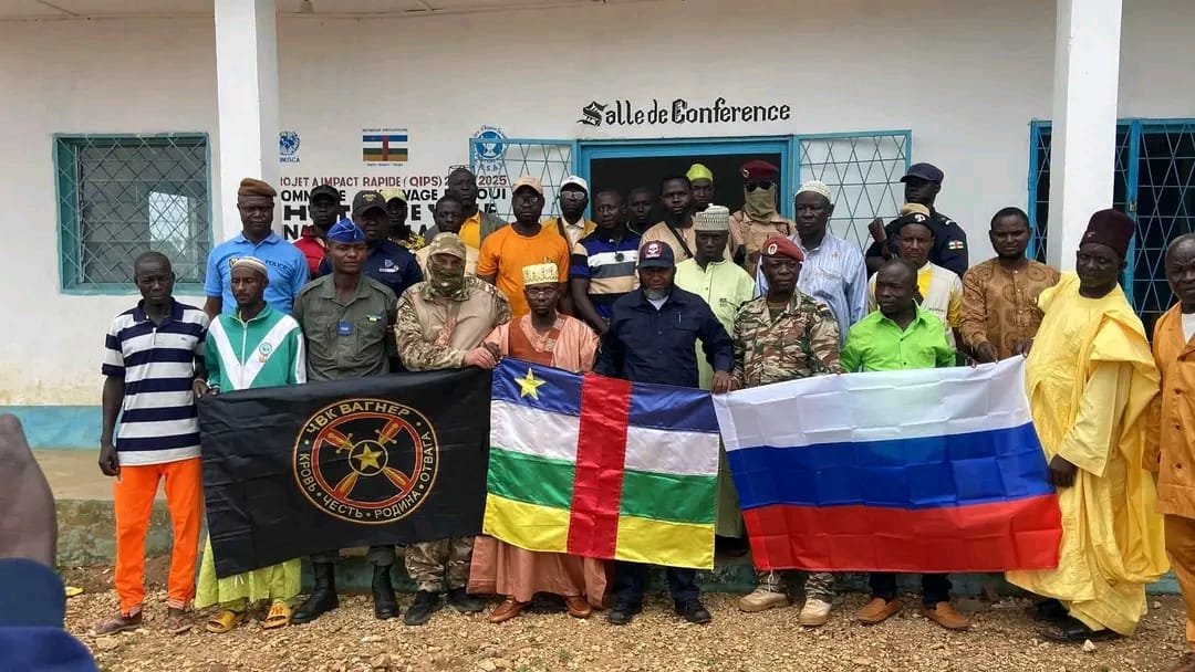 Les instructeurs russes et les autorités locales centrafricaines à Kouï
