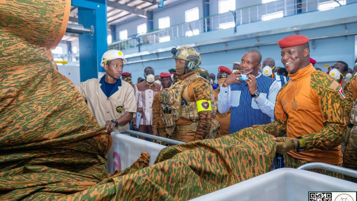 Usine de fabrication des uniformes de l'armée